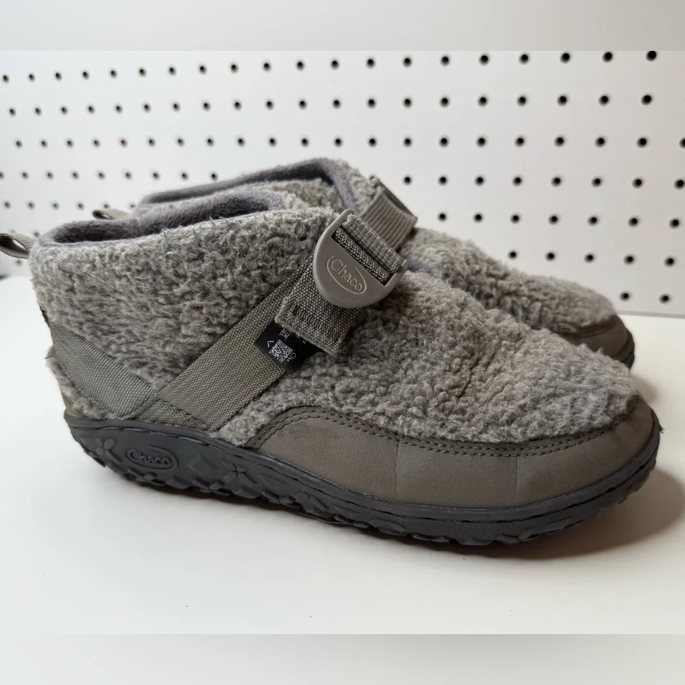 Chaco Kids Ramble Fluff Slippers Gray Size 5.5 Casual Loungewear Cozy Cabincore